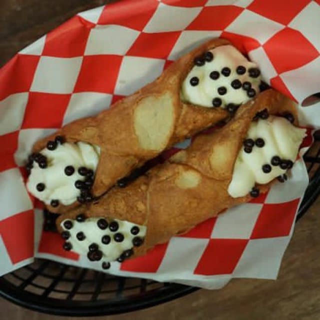 Cannoli.